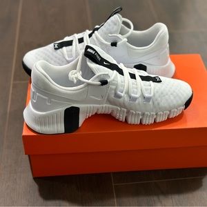 Brand New NIKE FREE  METCON 5 TB Size 6.5 FN6616-100